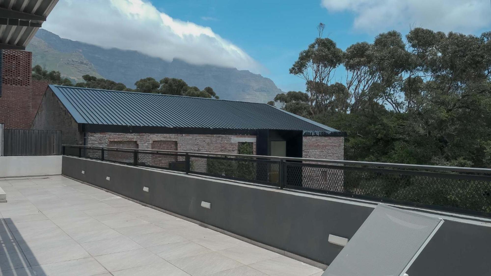 Woodstock Wonder - Mountain Views Cape Town